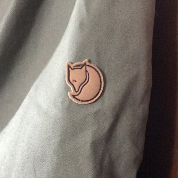 FJALLRAVEN Women’s Luxury Coat - Picture 10 of 15